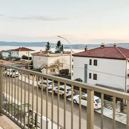 2 Bedroom Awesome In * 茨里克韦尼察